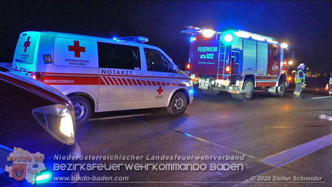 20201130 Verkehrsunfall auf der A2 Südautobahn Höhe Traiskirchen  Foto © Stefan Schneider BFK Baden
