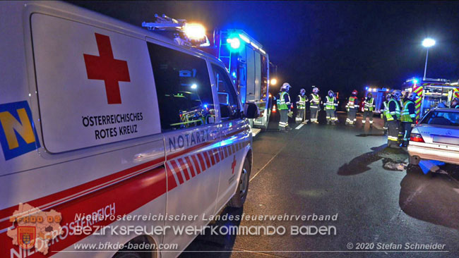 20201130 Verkehrsunfall auf der A2 Südautobahn Höhe Traiskirchen  Foto © Stefan Schneider BFK Baden