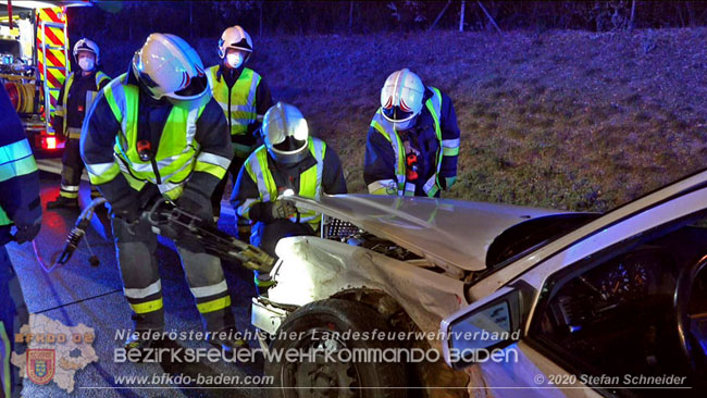 20201130 Verkehrsunfall auf der A2 Südautobahn Höhe Traiskirchen  Foto © Stefan Schneider BFK Baden