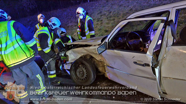 20201130 Verkehrsunfall auf der A2 Südautobahn Höhe Traiskirchen  Foto © Stefan Schneider BFK Baden
