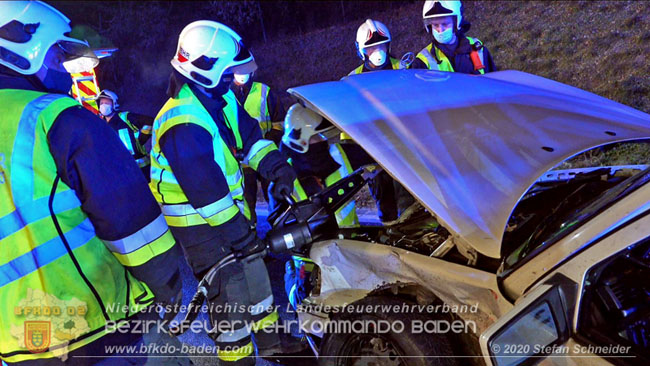 20201130 Verkehrsunfall auf der A2 Südautobahn Höhe Traiskirchen  Foto © Stefan Schneider BFK Baden