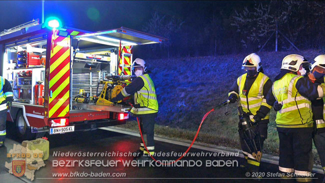 20201130 Verkehrsunfall auf der A2 Südautobahn Höhe Traiskirchen  Foto © Stefan Schneider BFK Baden
