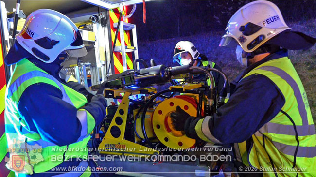 20201130 Verkehrsunfall auf der A2 Südautobahn Höhe Traiskirchen  Foto © Stefan Schneider BFK Baden