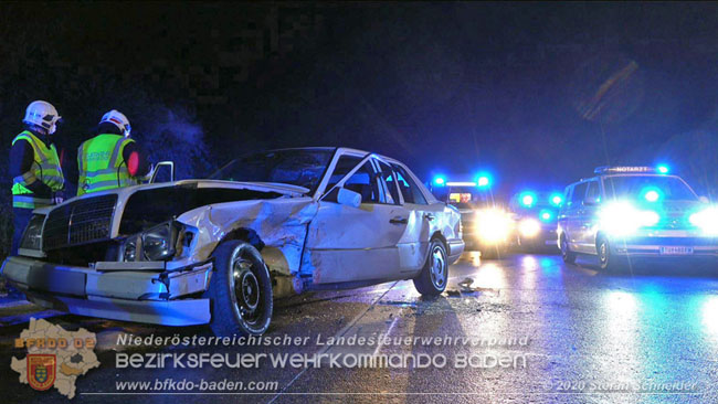 20201130 Verkehrsunfall auf der A2 Südautobahn Höhe Traiskirchen  Foto © Stefan Schneider BFK Baden