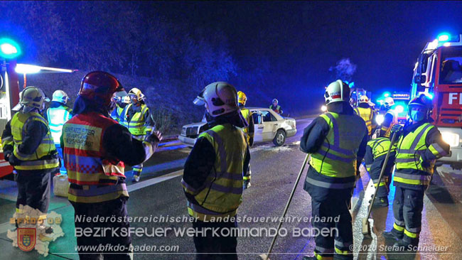 20201130 Verkehrsunfall auf der A2 Südautobahn Höhe Traiskirchen  Foto © Stefan Schneider BFK Baden