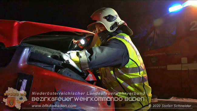 20201130 Verkehrsunfall auf der A2 Südautobahn Höhe Traiskirchen  Foto © Stefan Schneider BFK Baden
