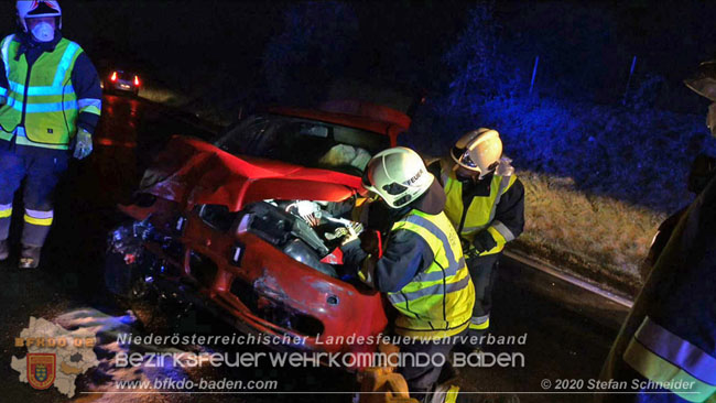 20201130 Verkehrsunfall auf der A2 Südautobahn Höhe Traiskirchen  Foto © Stefan Schneider BFK Baden