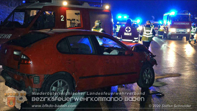 20201130 Verkehrsunfall auf der A2 Südautobahn Höhe Traiskirchen  Foto © Stefan Schneider BFK Baden