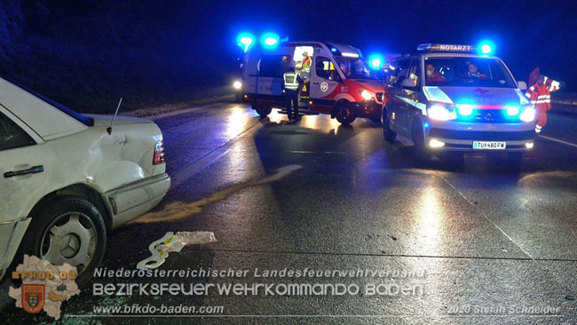 20201130 Verkehrsunfall auf der A2 Südautobahn Höhe Traiskirchen  Foto © Stefan Schneider BFK Baden