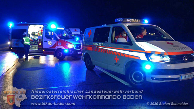20201130 Verkehrsunfall auf der A2 Südautobahn Höhe Traiskirchen  Foto © Stefan Schneider BFK Baden