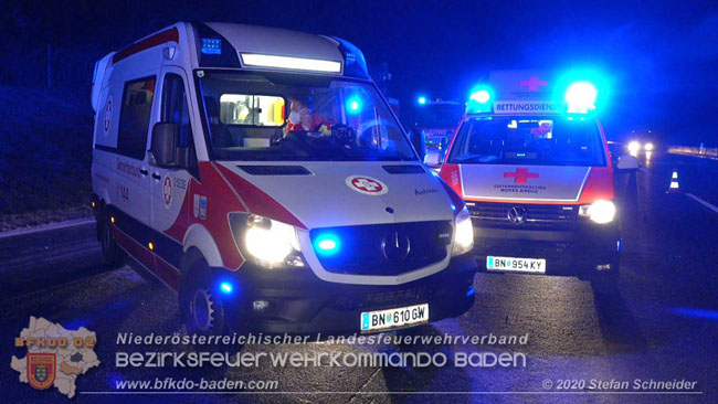 20201130 Verkehrsunfall auf der A2 Südautobahn Höhe Traiskirchen  Foto © Stefan Schneider BFK Baden