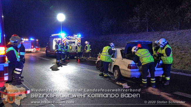 20201130 Verkehrsunfall auf der A2 Südautobahn Höhe Traiskirchen  Foto © Stefan Schneider BFK Baden