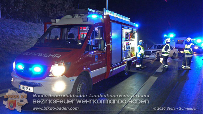20201130 Verkehrsunfall auf der A2 Südautobahn Höhe Traiskirchen  Foto © Stefan Schneider BFK Baden