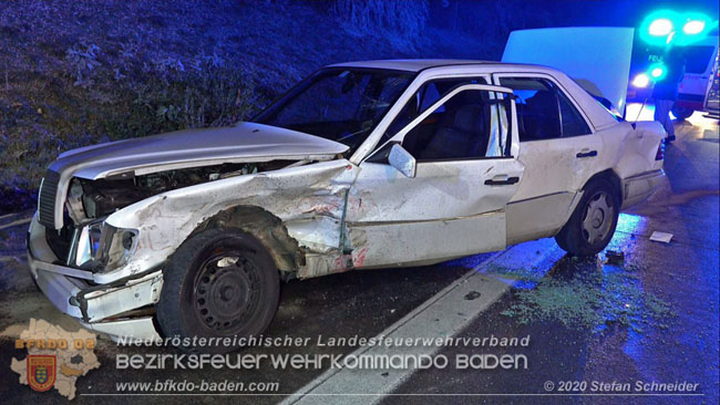 20201130 Verkehrsunfall auf der A2 Südautobahn Höhe Traiskirchen  Foto © Stefan Schneider BFK Baden