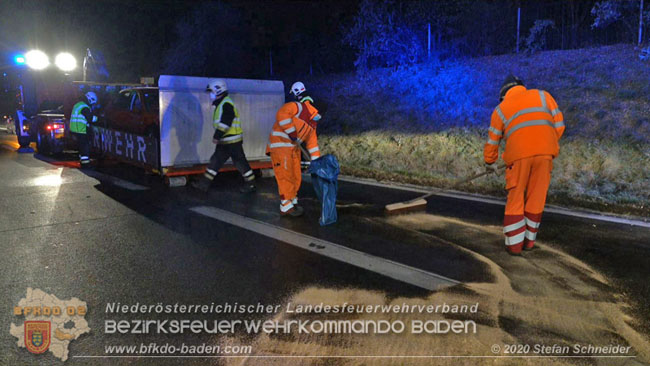 20201130 Verkehrsunfall auf der A2 Südautobahn Höhe Traiskirchen  Foto © Stefan Schneider BFK Baden