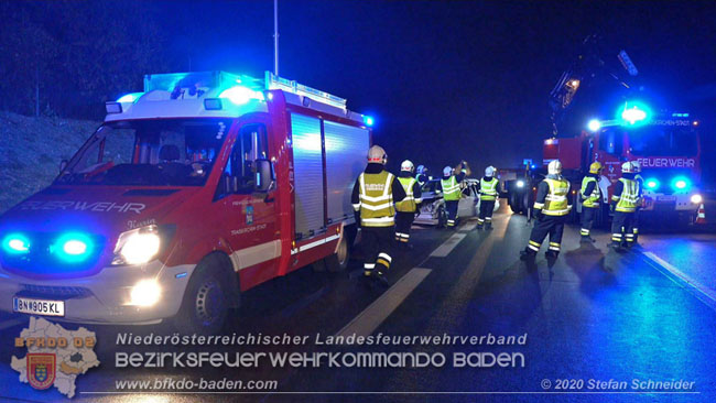 20201130 Verkehrsunfall auf der A2 Südautobahn Höhe Traiskirchen  Foto © Stefan Schneider BFK Baden
