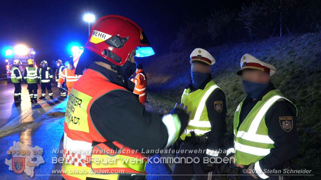 20201130 Verkehrsunfall auf der A2 Südautobahn Höhe Traiskirchen  Foto © Stefan Schneider BFK Baden