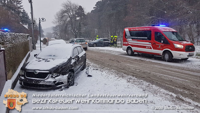 20201203 Verkehrsunfall Einöde Pfaffstätten  Foto: © Stefan Schneider BFKDO BADEN