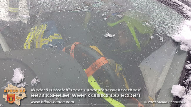 20201203 Verkehrsunfall Einöde Pfaffstätten  Foto: © Stefan Schneider BFKDO BADEN