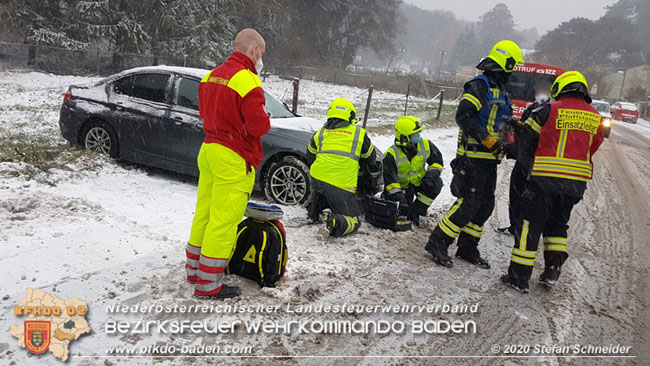 20201203 Verkehrsunfall Einöde Pfaffstätten  Foto: © Stefan Schneider BFKDO BADEN