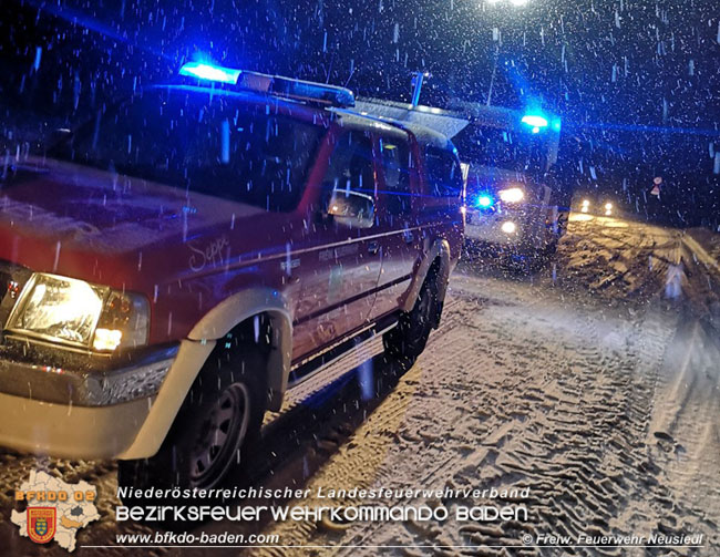 20201203 Verkehrsunfall bei Neusiedl  Foto: © FF Neusiedl/Schimanko