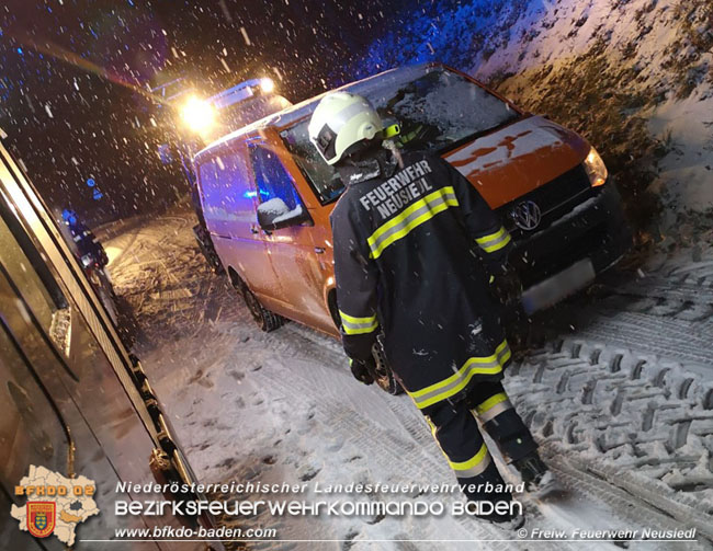 20201203 Verkehrsunfall bei Neusiedl  Foto: © FF Neusiedl/Schimanko