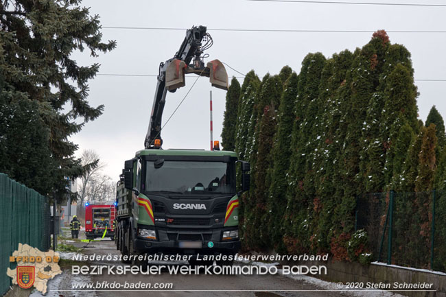 20201204 Sperre der Pottendorfer Linie nach Unfall mit Lkw in Mitterndorf/Fischa  Foto: © Stefan Schneider BFKDO BADEN