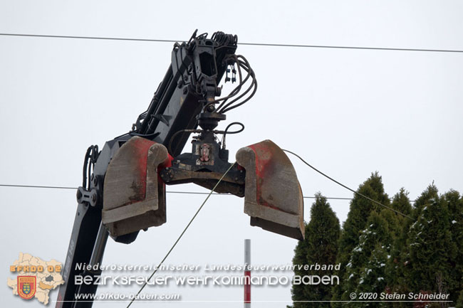20201204 Sperre der Pottendorfer Linie nach Unfall mit Lkw in Mitterndorf/Fischa  Foto: © Stefan Schneider BFKDO BADEN