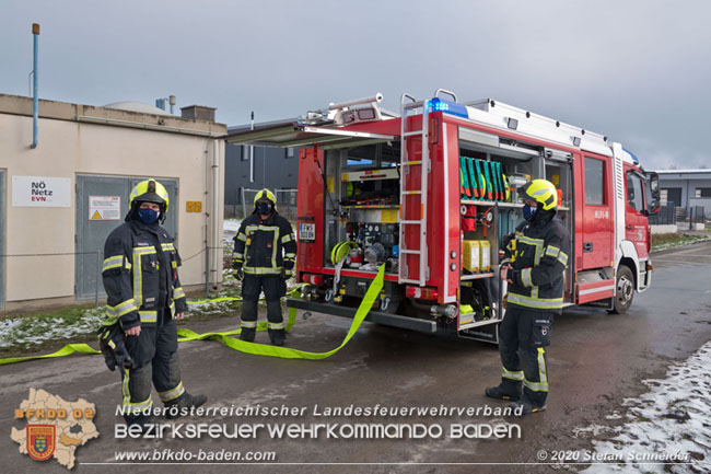20201204 Sperre der Pottendorfer Linie nach Unfall mit Lkw in Mitterndorf/Fischa  Foto: © Stefan Schneider BFKDO BADEN