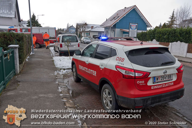 20201204 Sperre der Pottendorfer Linie nach Unfall mit Lkw in Mitterndorf/Fischa  Foto: © Stefan Schneider BFKDO BADEN