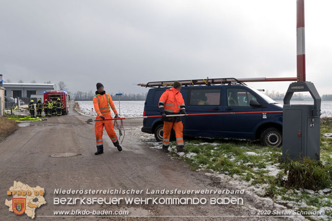20201204 Sperre der Pottendorfer Linie nach Unfall mit Lkw in Mitterndorf/Fischa  Foto: © Stefan Schneider BFKDO BADEN
