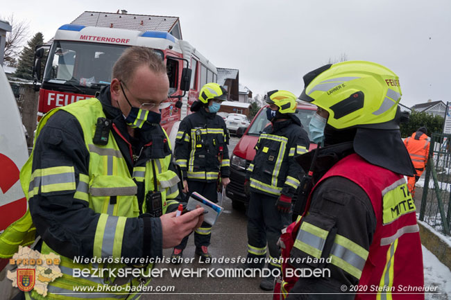20201204 Sperre der Pottendorfer Linie nach Unfall mit Lkw in Mitterndorf/Fischa  Foto: © Stefan Schneider BFKDO BADEN
