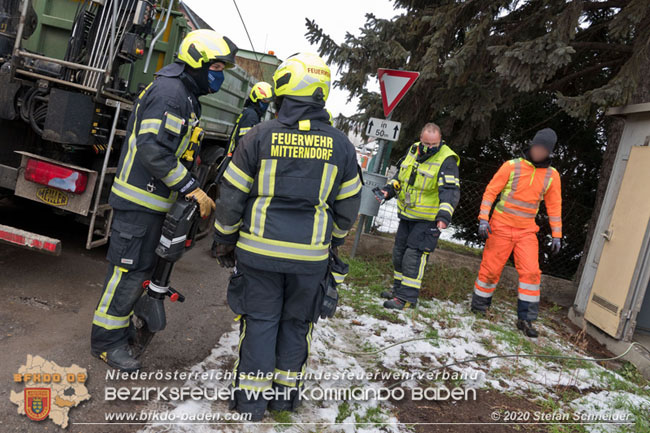 20201204 Sperre der Pottendorfer Linie nach Unfall mit Lkw in Mitterndorf/Fischa  Foto: © Stefan Schneider BFKDO BADEN