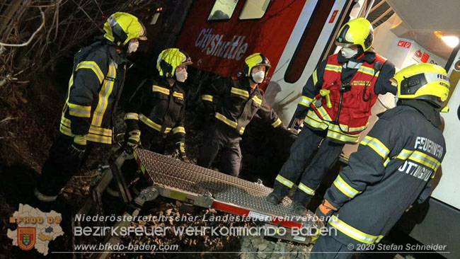 20201205 Unfall auf der Südbahnstrecke bei Kottingbrunn  Foto: © Stefan Schneider BFKDO BADEN