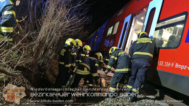 20201205 Unfall auf der Südbahnstrecke bei Kottingbrunn  Foto: © Stefan Schneider BFKDO BADEN