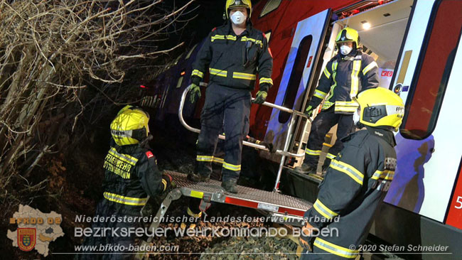 20201205 Unfall auf der Südbahnstrecke bei Kottingbrunn  Foto: © Stefan Schneider BFKDO BADEN