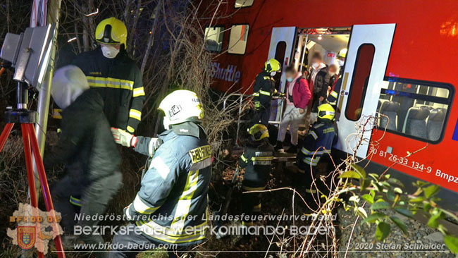 20201205 Unfall auf der Südbahnstrecke bei Kottingbrunn  Foto: © Stefan Schneider BFKDO BADEN