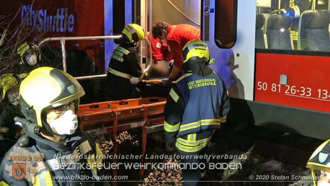 20201205 Unfall auf der Südbahnstrecke bei Kottingbrunn  Foto: © Stefan Schneider BFKDO BADEN
