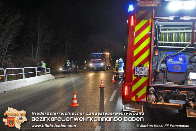 20201206 Verkehrsunfall in Pottenstein auf der LB18 Foto: © ASB Markus Hackl FF Pottenstein 20201206 Verkehrsunfall in Pottenstein auf der LB18 Foto: © ASB Markus Hackl FF Pottenstein