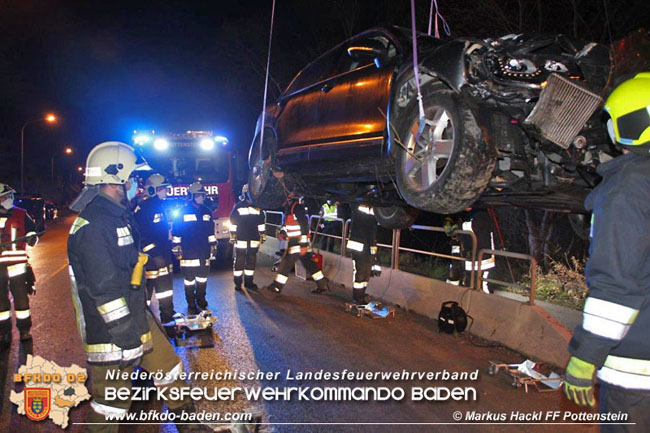 20201206 Verkehrsunfall in Pottenstein auf der LB18 Foto: © ASB Markus Hackl FF Pottenstein 20201206 Verkehrsunfall in Pottenstein auf der LB18 Foto: © ASB Markus Hackl FF Pottenstein
