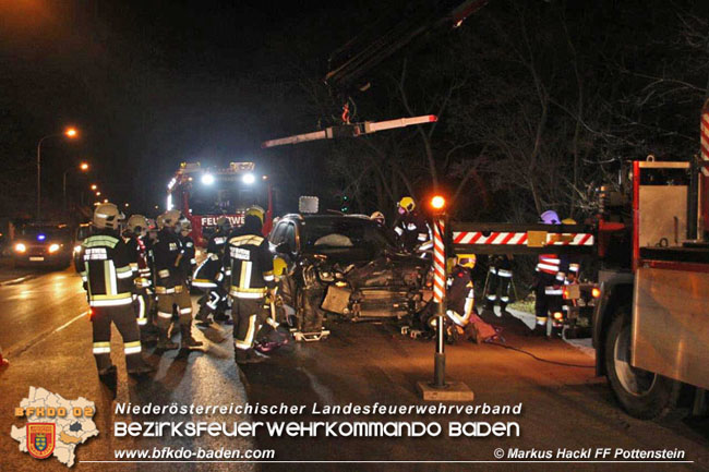 20201206 Verkehrsunfall in Pottenstein auf der LB18 Foto: © ASB Markus Hackl FF Pottenstein 20201206 Verkehrsunfall in Pottenstein auf der LB18 Foto: © ASB Markus Hackl FF Pottenstein