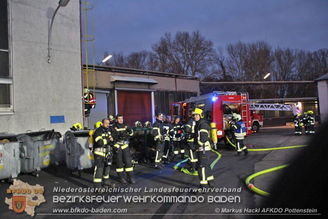 20201214 Dachstuhlbrand einer Fabrikshalle in Enzesfeld Foto: © ASB Markus Hackl AFK Pottentsein 20201214 Dachstuhlbrand einer Fabrikshalle in Enzesfeld Foto: © ASB Markus Hackl AFK Pottentsein