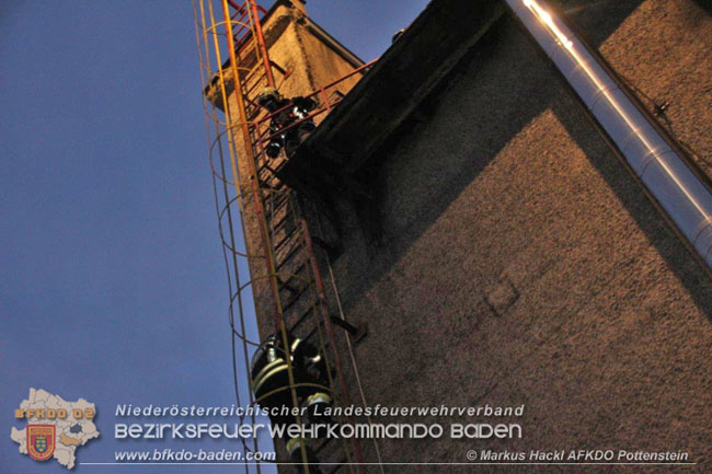 20201214 Dachstuhlbrand einer Fabrikshalle in Enzesfeld Foto: © ASB Markus Hackl AFK Pottentsein 20201214 Dachstuhlbrand einer Fabrikshalle in Enzesfeld Foto: © ASB Markus Hackl AFK Pottentsein