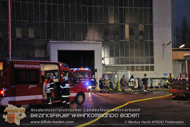 20201214 Dachstuhlbrand einer Fabrikshalle in Enzesfeld Foto: © ASB Markus Hackl AFK Pottentsein 20201214 Dachstuhlbrand einer Fabrikshalle in Enzesfeld Foto: © ASB Markus Hackl AFK Pottentsein