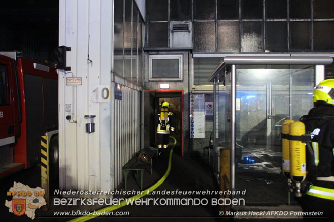 20201214 Dachstuhlbrand einer Fabrikshalle in Enzesfeld Foto: © ASB Markus Hackl AFK Pottentsein 20201214 Dachstuhlbrand einer Fabrikshalle in Enzesfeld Foto: © ASB Markus Hackl AFK Pottentsein