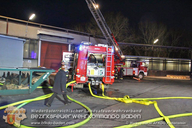 20201214 Dachstuhlbrand einer Fabrikshalle in Enzesfeld Foto: © ASB Markus Hackl AFK Pottentsein 20201214 Dachstuhlbrand einer Fabrikshalle in Enzesfeld Foto: © ASB Markus Hackl AFK Pottentsein
