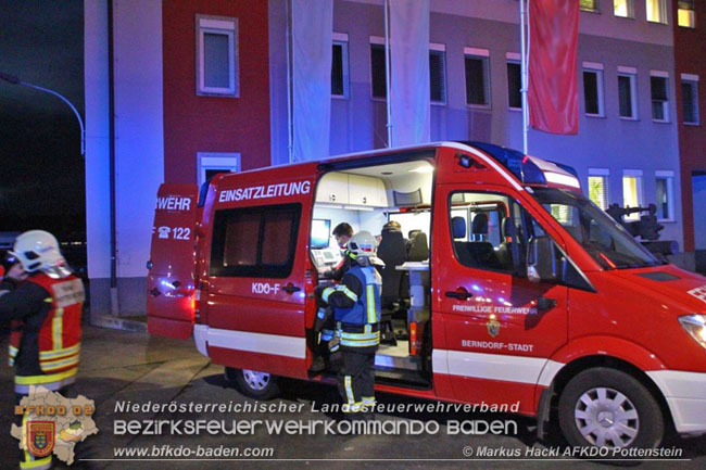 20201214 Dachstuhlbrand einer Fabrikshalle in Enzesfeld Foto: © ASB Markus Hackl AFK Pottentsein 20201214 Dachstuhlbrand einer Fabrikshalle in Enzesfeld Foto: © ASB Markus Hackl AFK Pottentsein