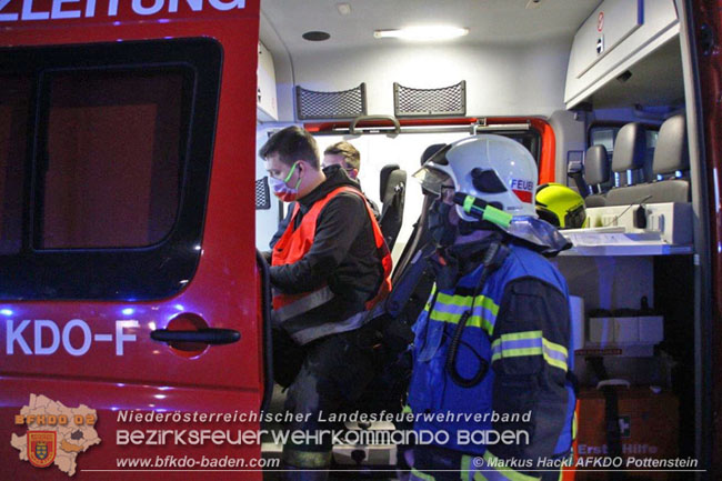 20201214 Dachstuhlbrand einer Fabrikshalle in Enzesfeld Foto: © ASB Markus Hackl AFK Pottentsein 20201214 Dachstuhlbrand einer Fabrikshalle in Enzesfeld Foto: © ASB Markus Hackl AFK Pottentsein