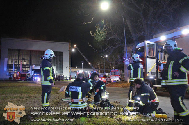 20201214 Dachstuhlbrand einer Fabrikshalle in Enzesfeld Foto: © ASB Markus Hackl AFK Pottentsein 20201214 Dachstuhlbrand einer Fabrikshalle in Enzesfeld Foto: © ASB Markus Hackl AFK Pottentsein