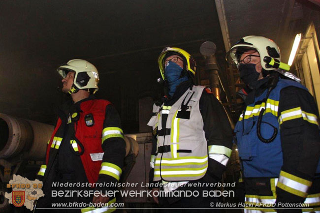 20201214 Dachstuhlbrand einer Fabrikshalle in Enzesfeld Foto: © ASB Markus Hackl AFK Pottentsein 20201214 Dachstuhlbrand einer Fabrikshalle in Enzesfeld Foto: © ASB Markus Hackl AFK Pottentsein